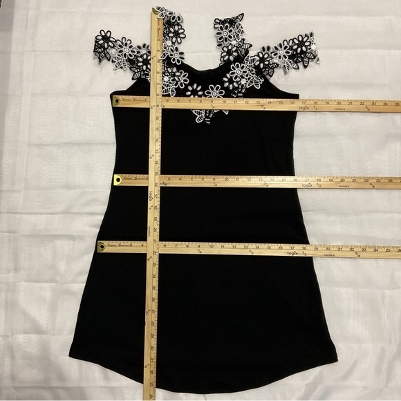 NWOT SHEIN Embroidered B&W Lace Floral Patchwork Cold Shoulder Hollow Out Mini S - Picture 9 of 13